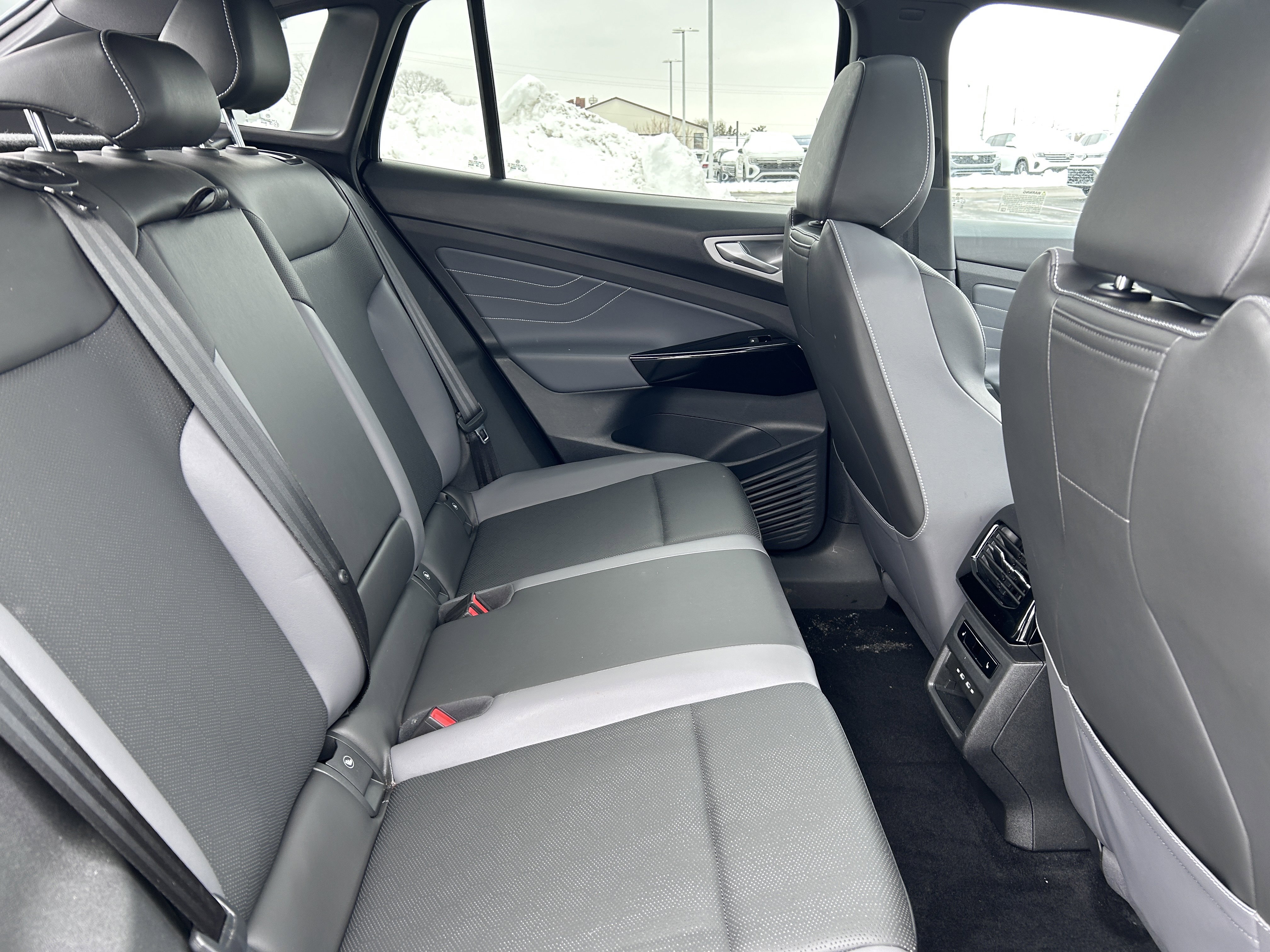 Used 2023 Volkswagen ID.4 Pro S Plus image 26