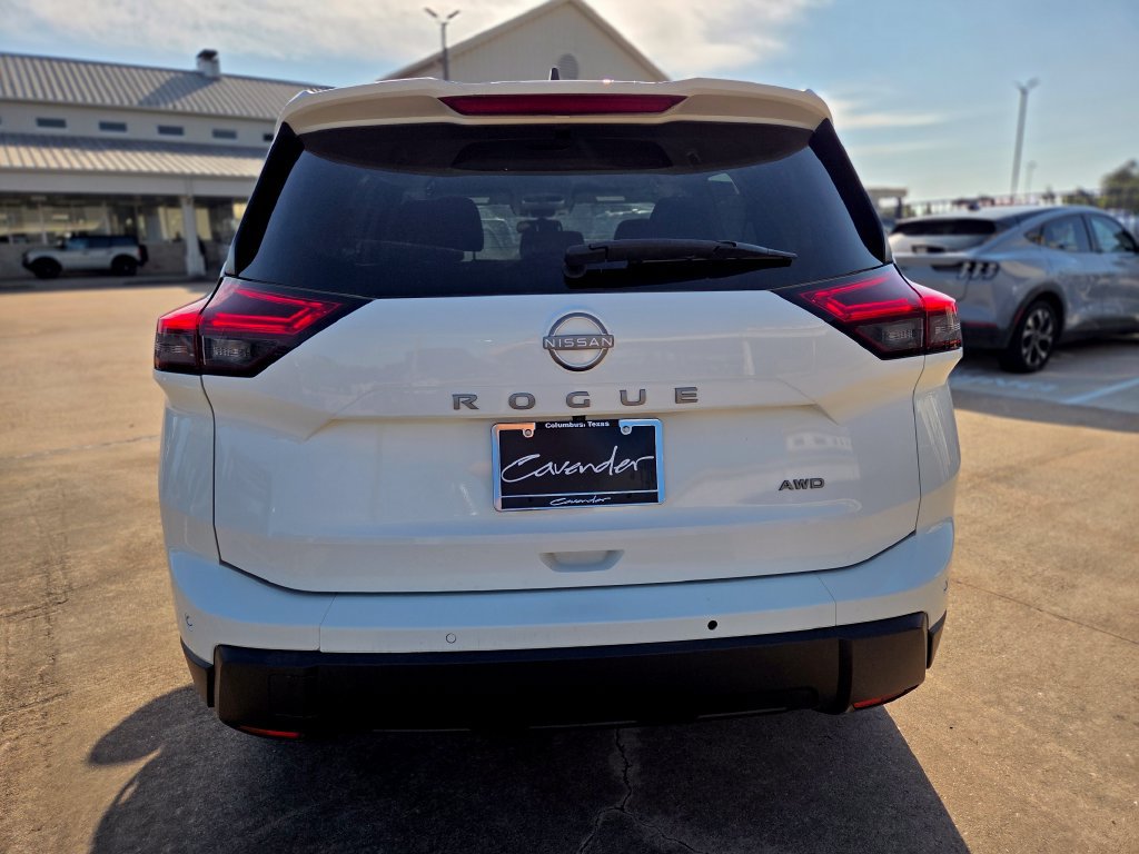 Used 2024 Nissan Rogue S AWD/4WD image 6