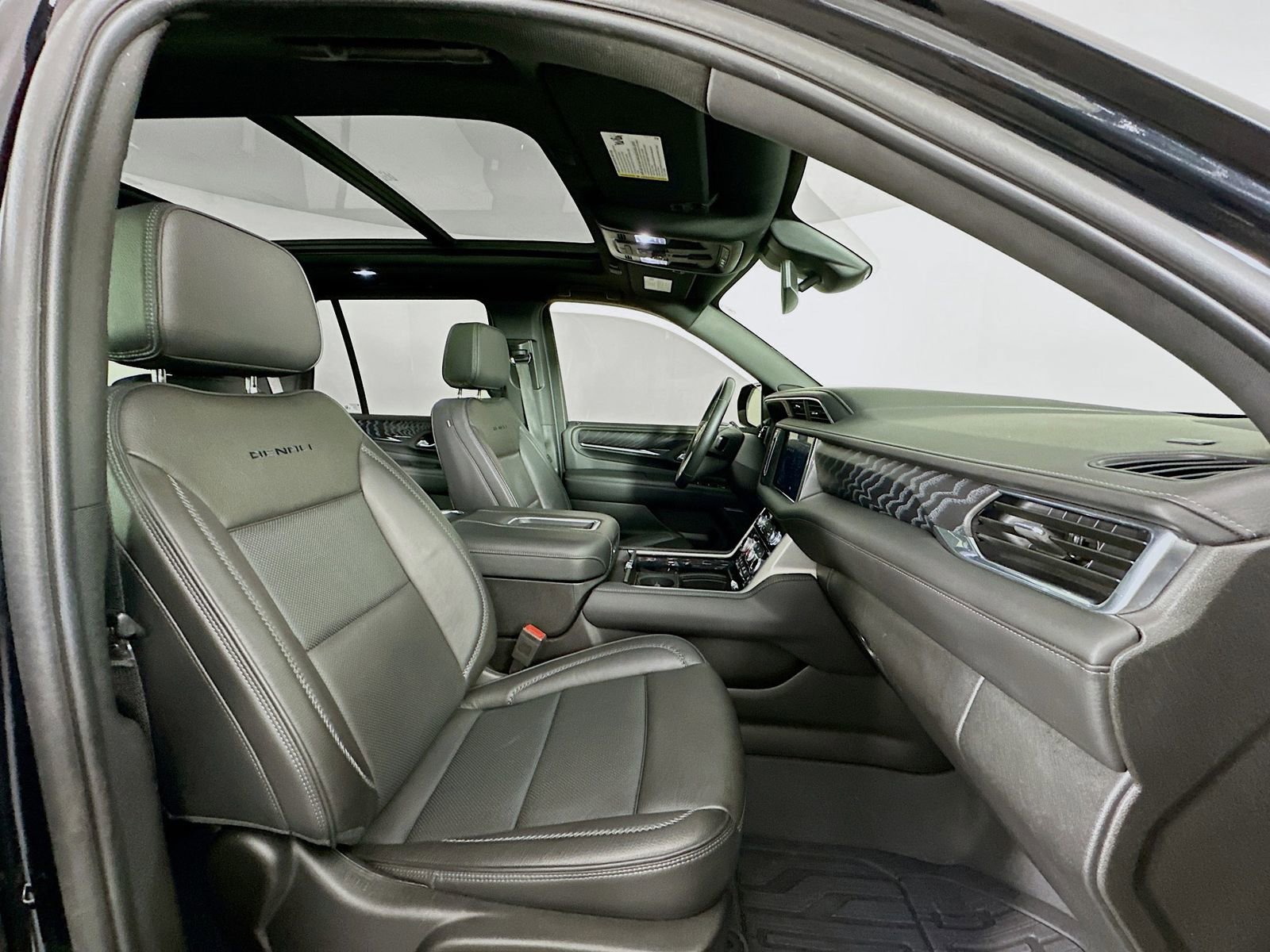 Used 2024 GMC Yukon Denali image 35