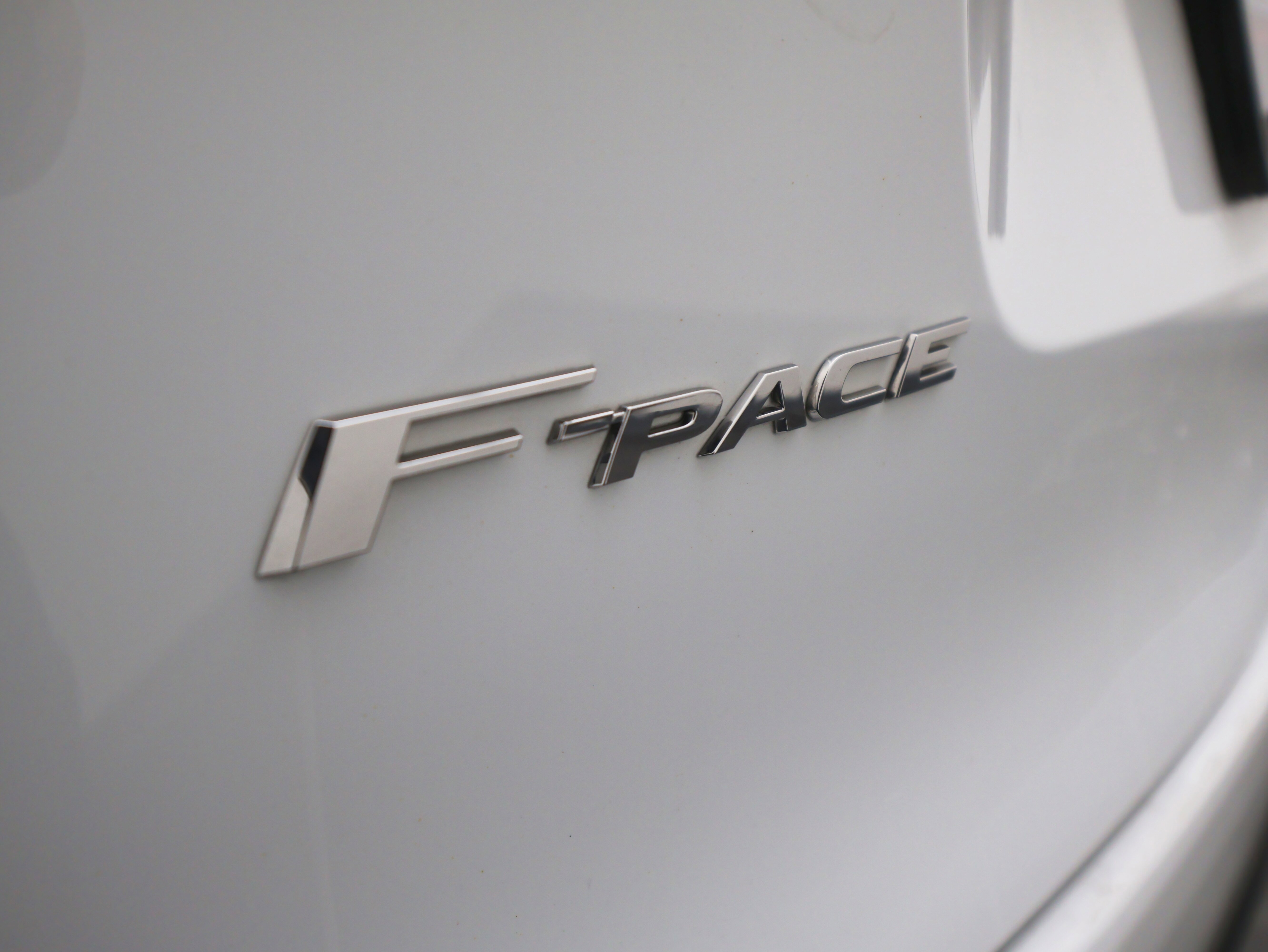 Used 2021 Jaguar F-PACE SVR image 48