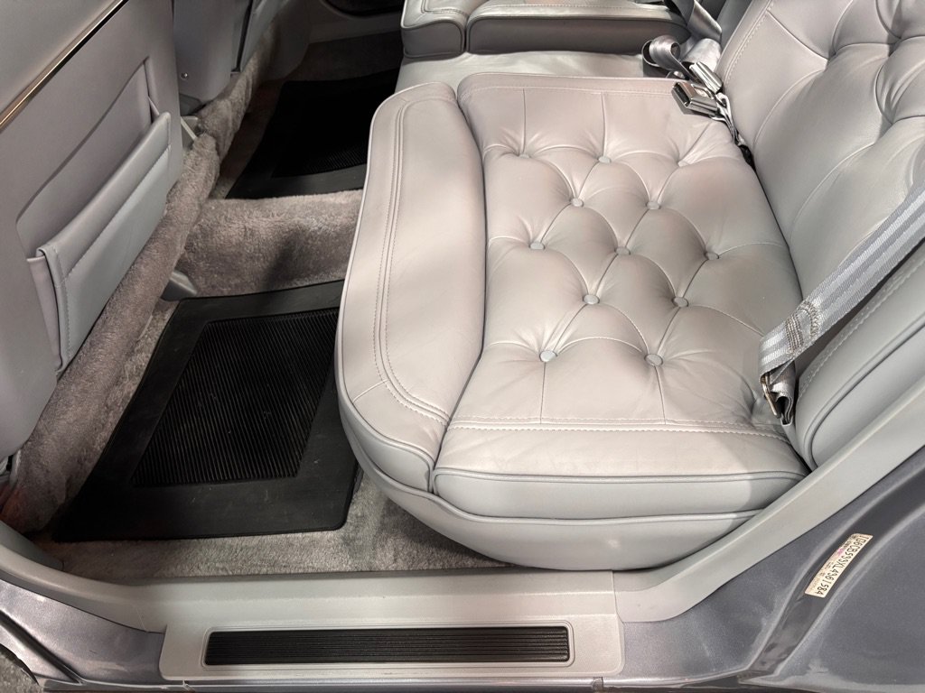 Used 1990 Cadillac Fleetwood Sedan FWD image 22