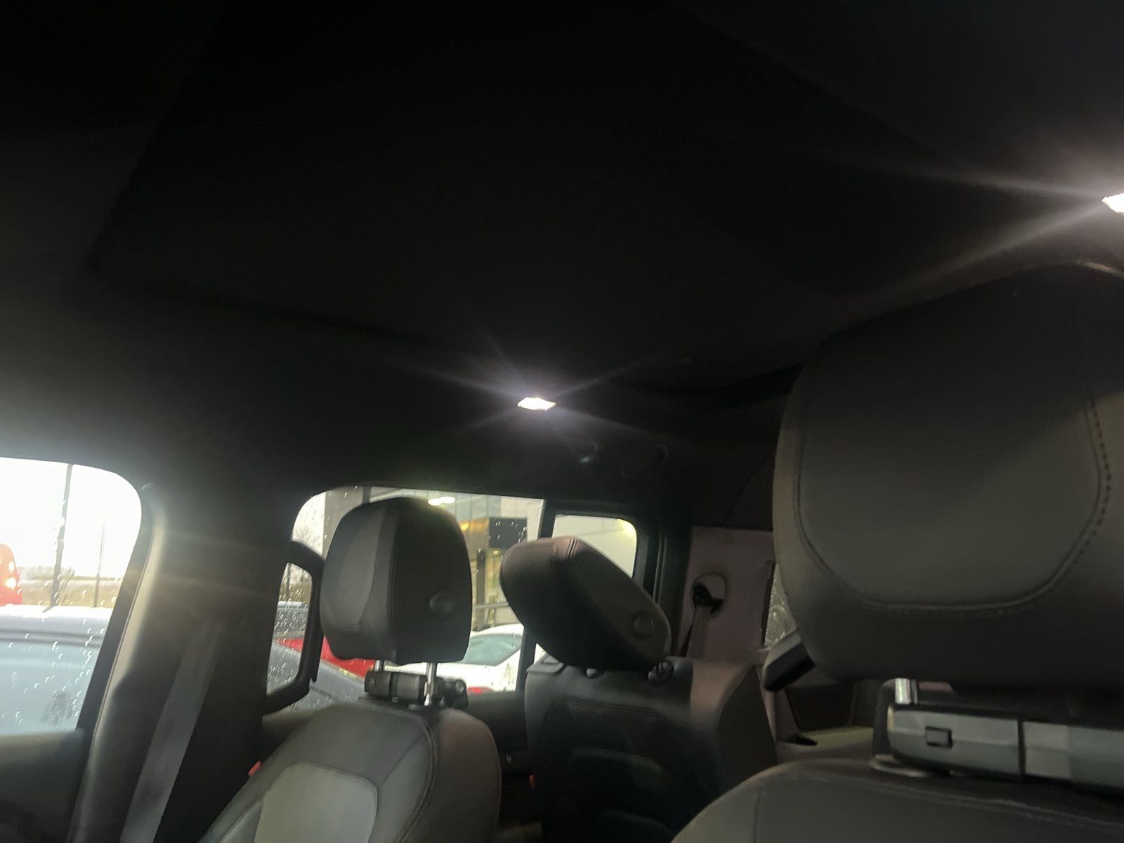 Used 2023 Land Rover Defender 130 X-Dynamic SE image 5