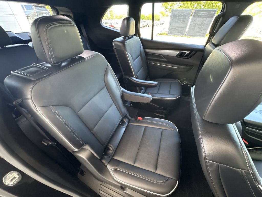 Certified 2025 Buick Enclave Preferred AWD/4WD image 27