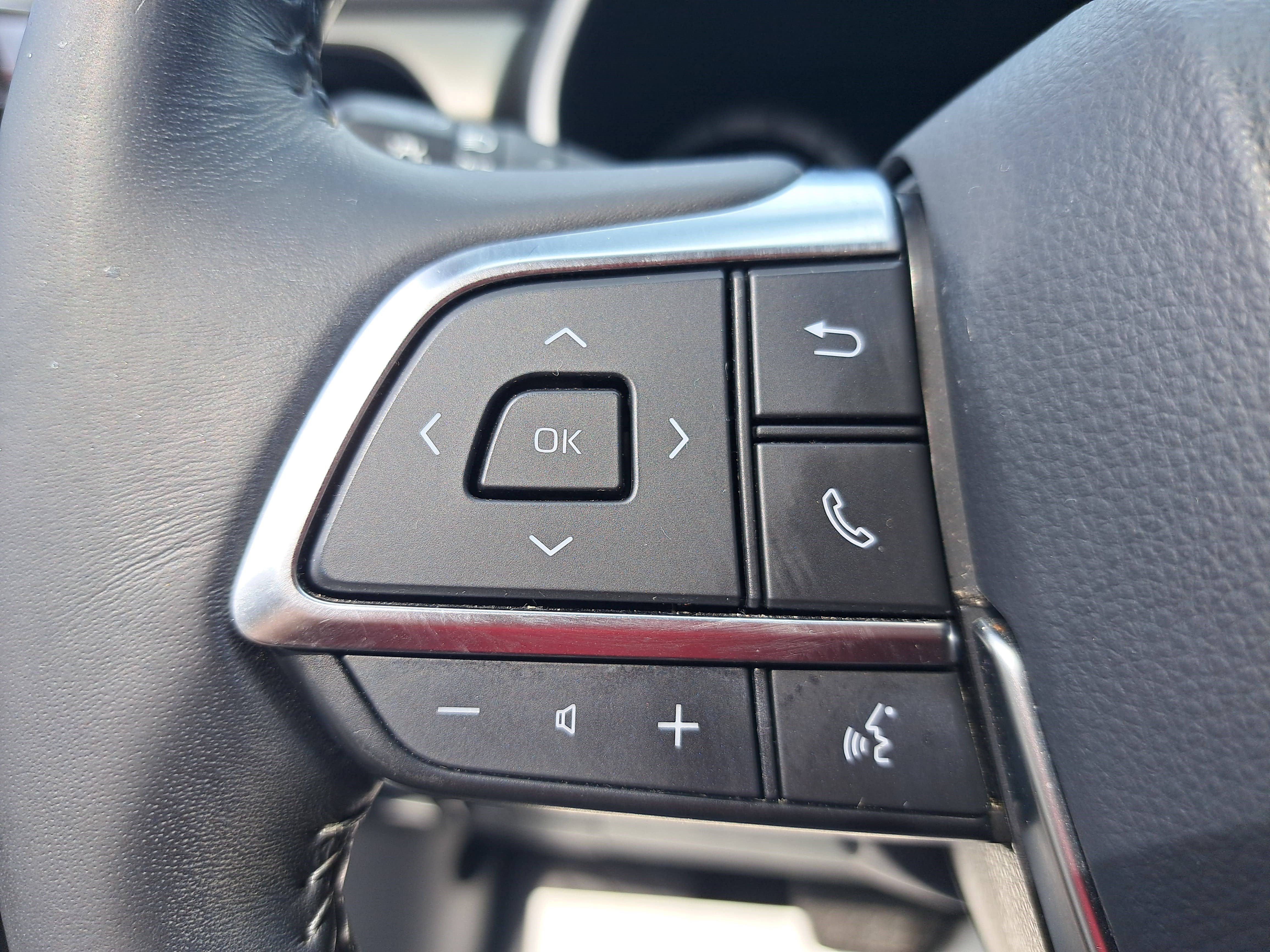 Used 2021 Toyota Highlander XLE FWD image 18