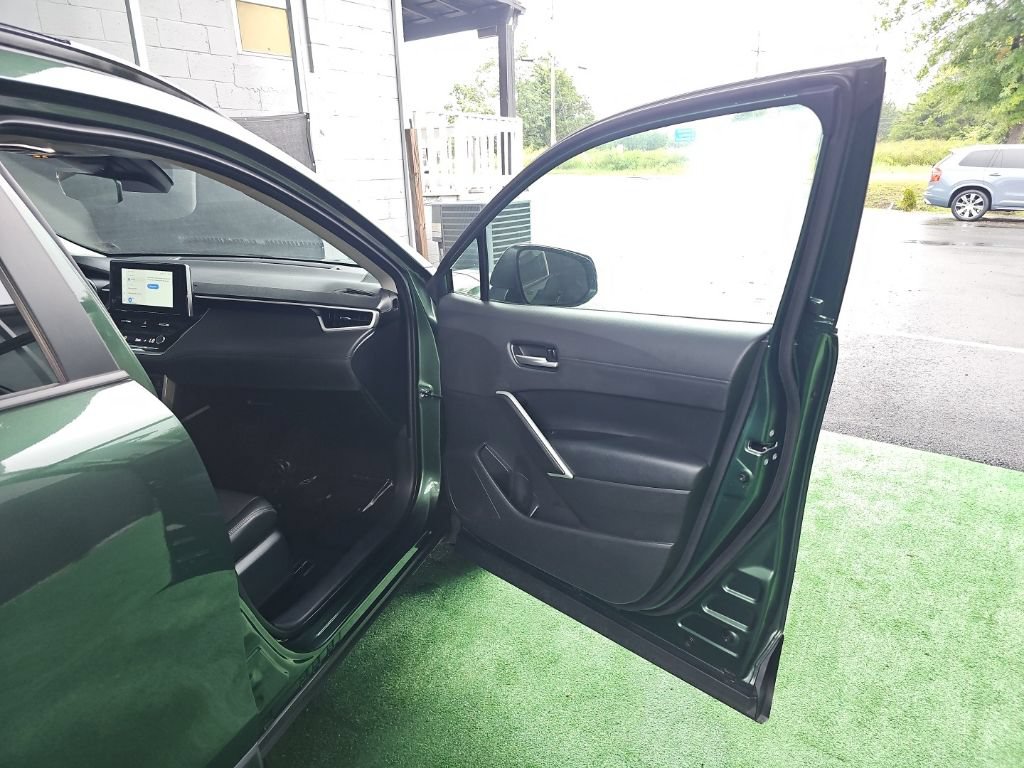 Used 2025 Toyota Corolla Cross XLE AWD/4WD image 36