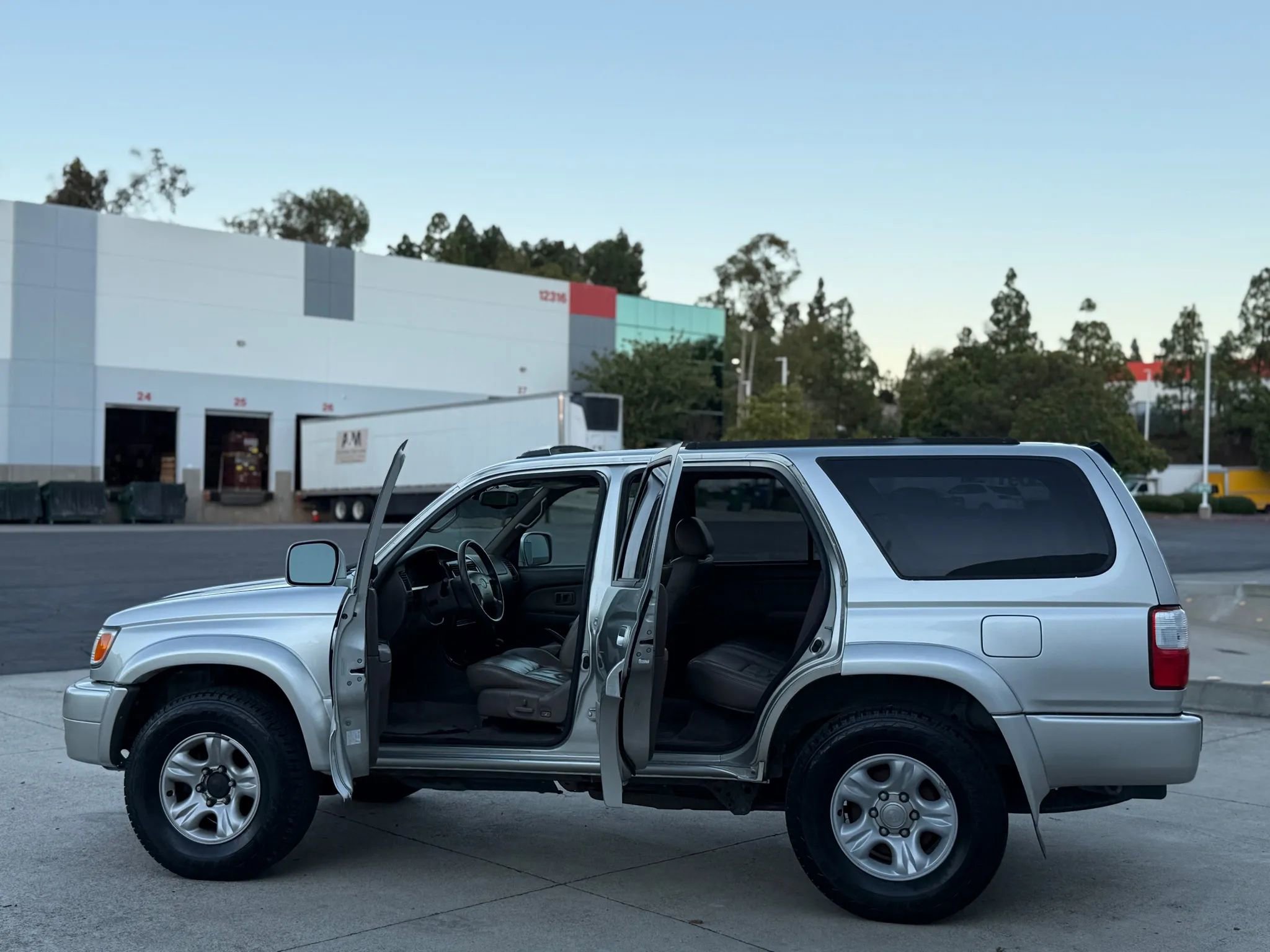 Used 2001 Toyota 4Runner Limited image 28
