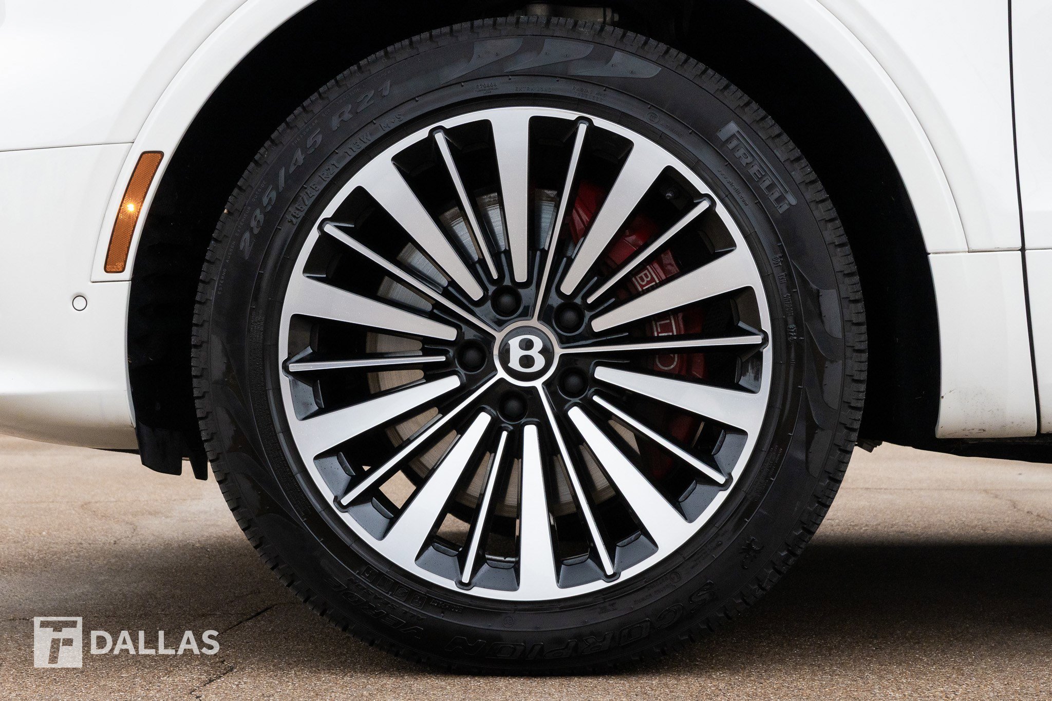 Used 2025 Bentley Bentayga image 8