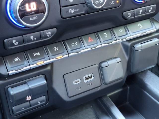 Used 2021 Chevrolet Silverado 1500 High Country w/ Technology Package AWD/4WD image 19