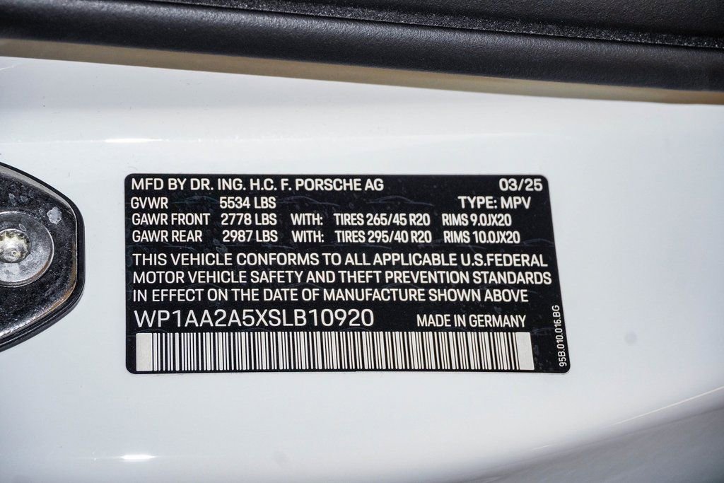 Certified 2025 Porsche Macan image 30