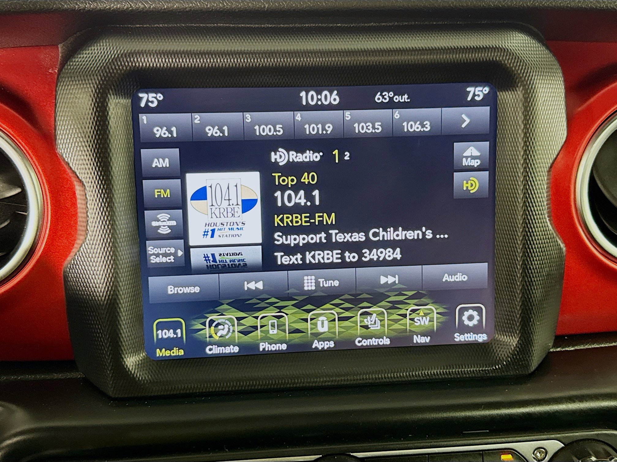 Used 2020 Jeep Wrangler Rubicon w/ Uconnect 4C Nav & Sound Group image 17