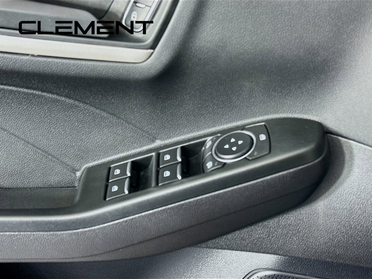 Used 2022 Ford Escape SE image 24