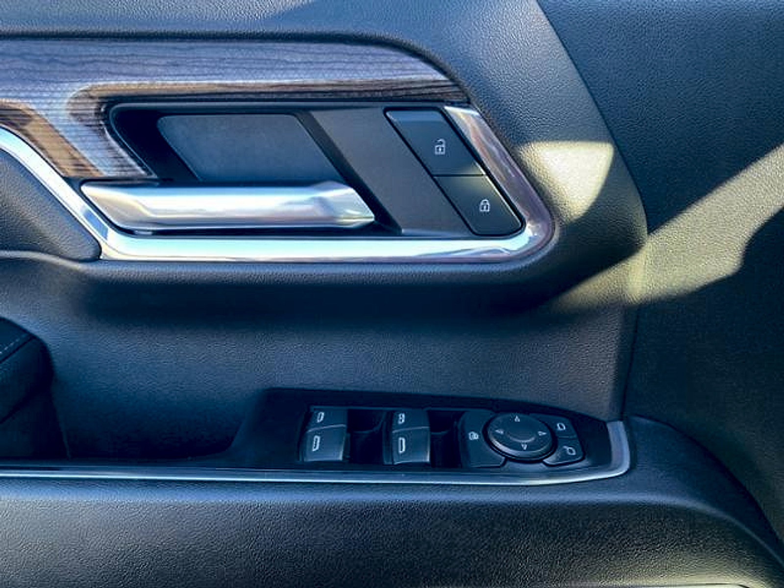 Used 2024 Chevrolet Silverado 2500 LT AWD/4WD image 31