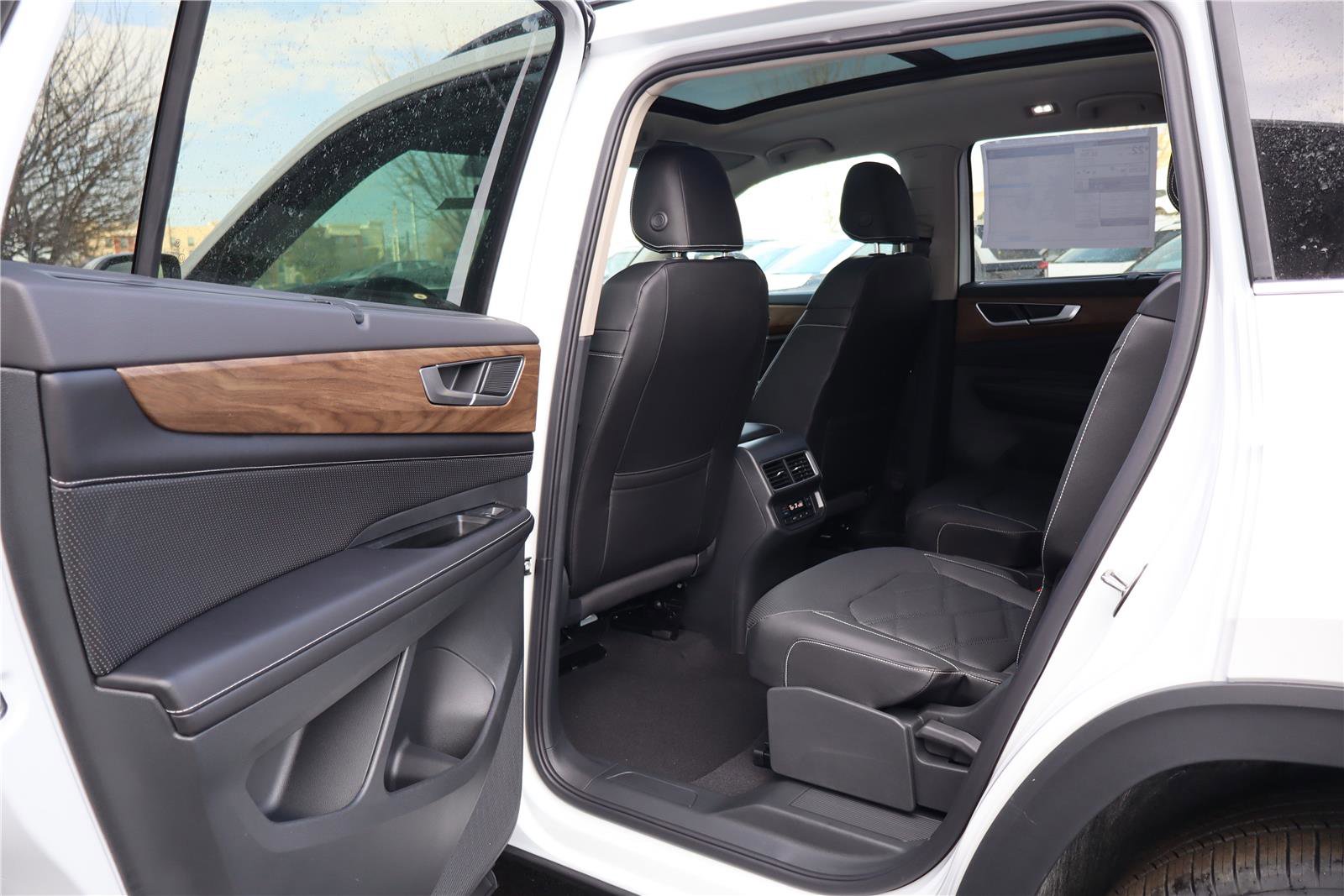 New 2026 Volkswagen Atlas SE image 22