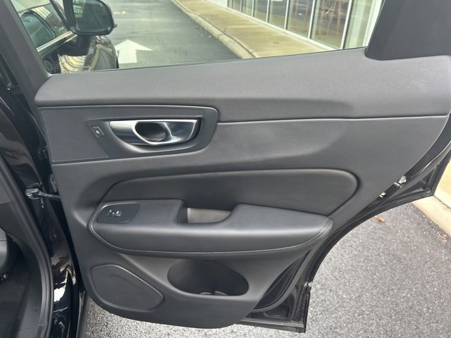 Certified 2025 Volvo XC60 B5 Core image 12