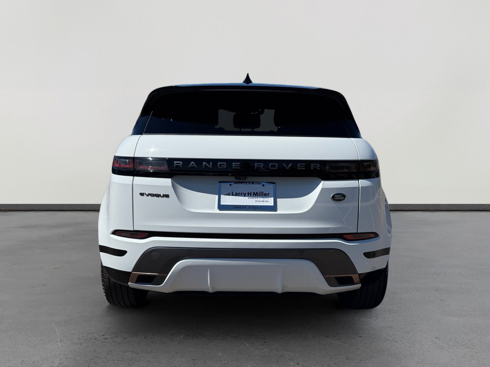 Used 2023 Land Rover Range Rover Evoque R-Dynamic S image 4