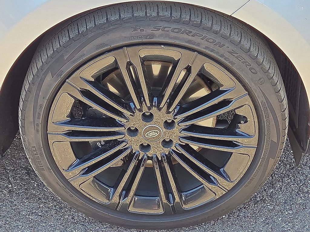 Used 2024 Land Rover Range Rover SE image 11