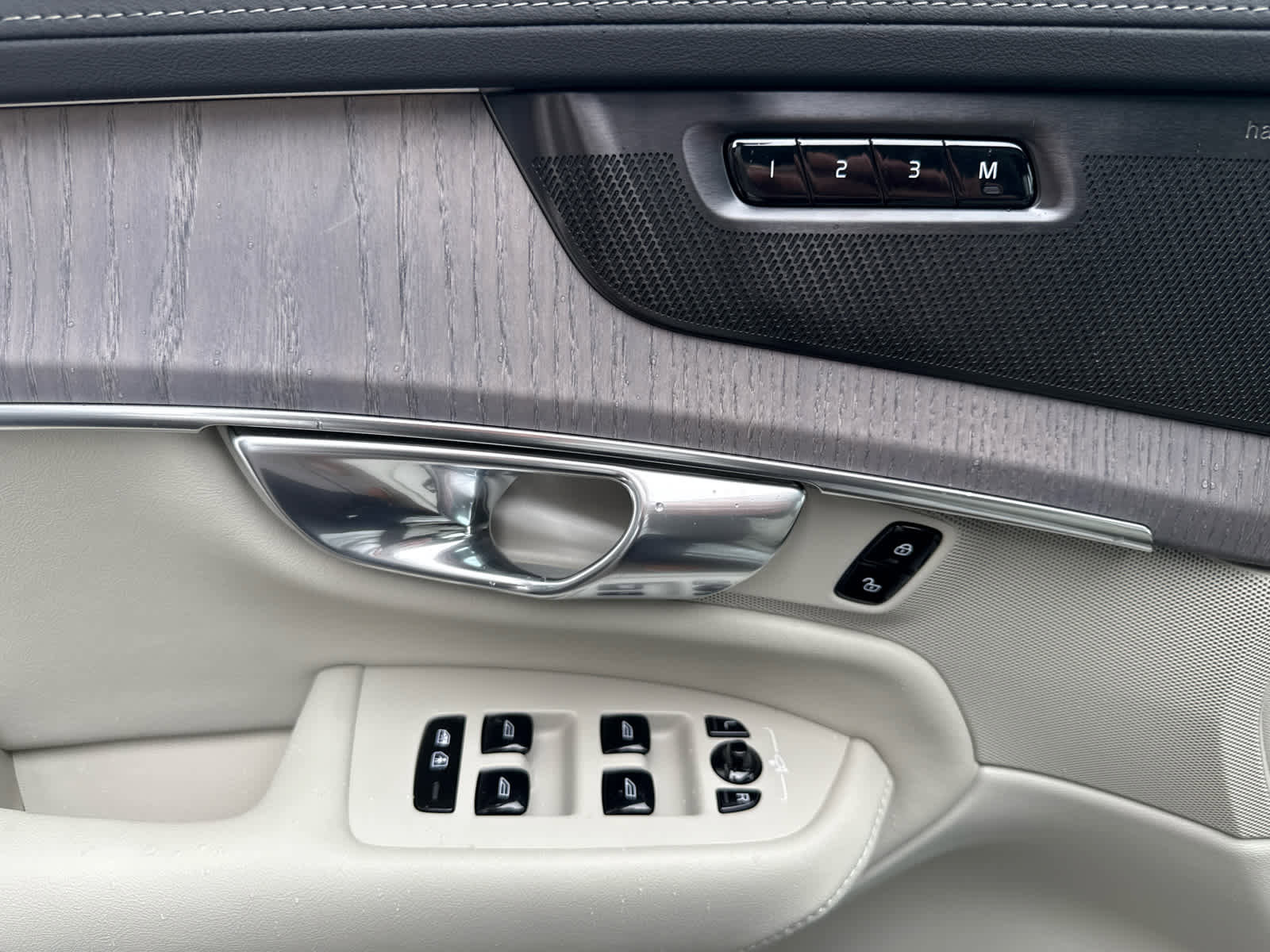 New 2026 Volvo XC90 T8 Ultra w/ Protection Package Premier image 19