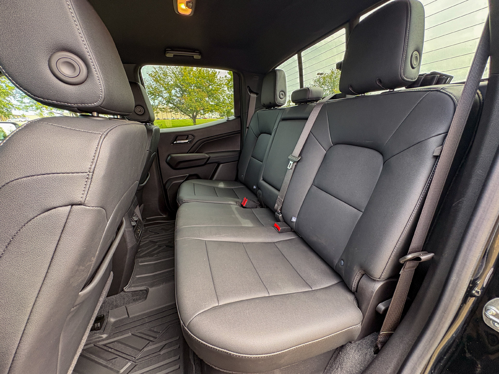 Used 2024 Chevrolet Colorado LT w/ LT Convenience Package III AWD/4WD image 24