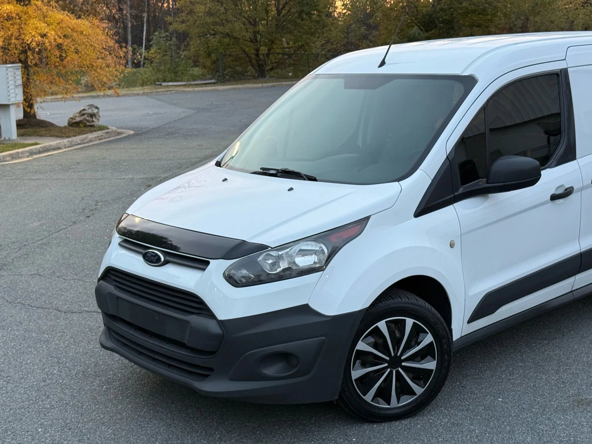 Used 2015 Ford Transit Connect XL image 2