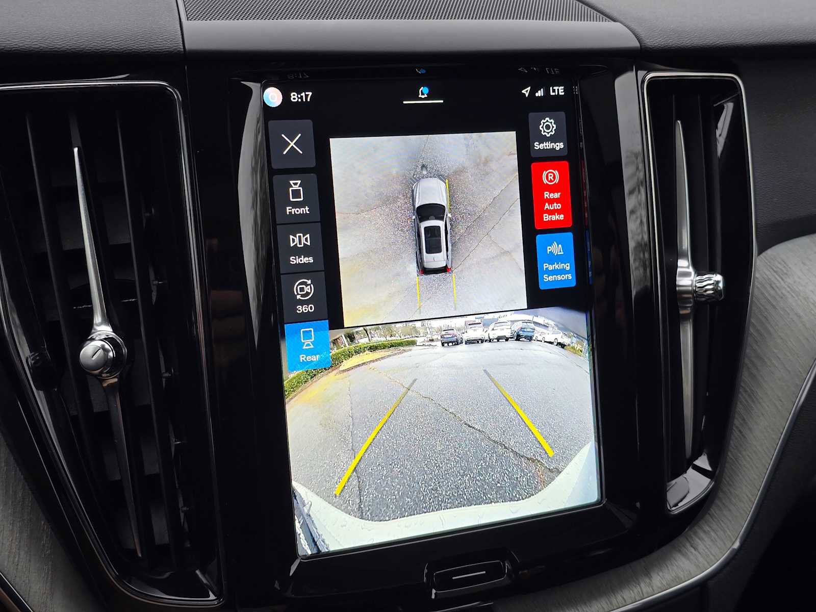 Certified 2025 Volvo XC60 B5 Plus image 30