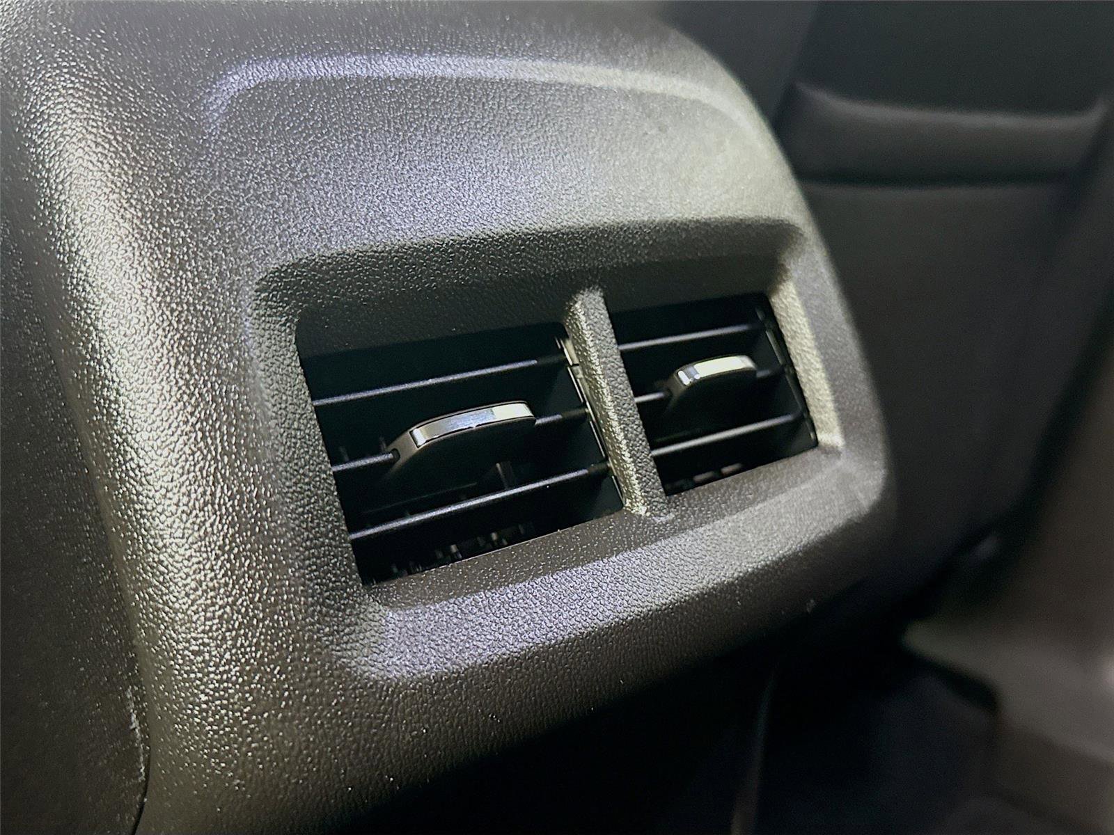 Used 2018 Chevrolet Equinox LT image 24