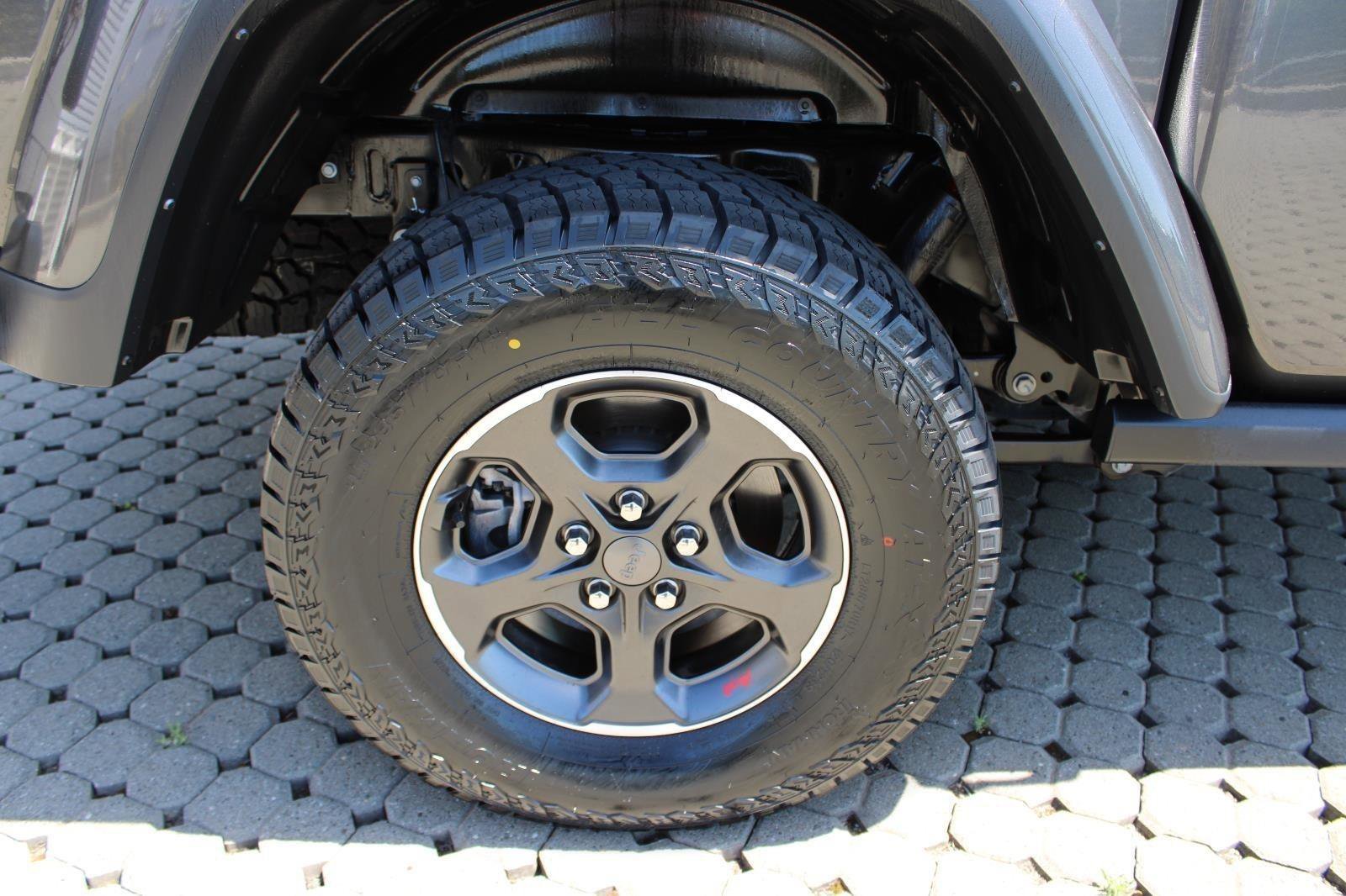 Used 2023 Jeep Gladiator Rubicon w/ Cold Weather Group AWD/4WD image 14