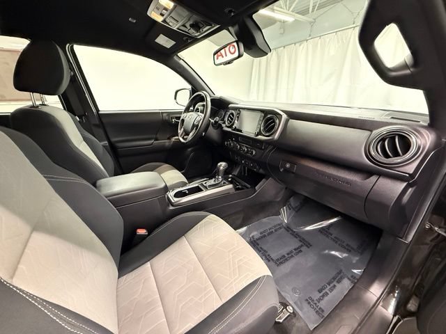 Certified 2023 Toyota Tacoma TRD Off-Road AWD/4WD image 9