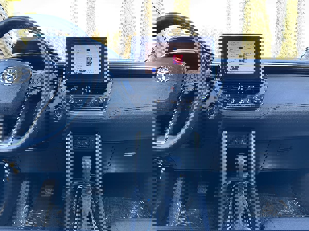 Used 2023 Toyota Corolla Cross XLE w/ Convenience Package image 15