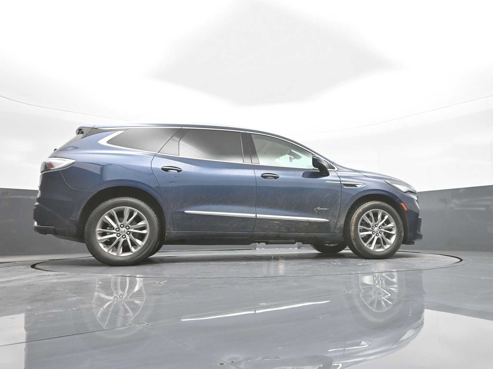 Used 2024 Buick Enclave Avenir w/ Avenir Technology Package AWD/4WD image 46