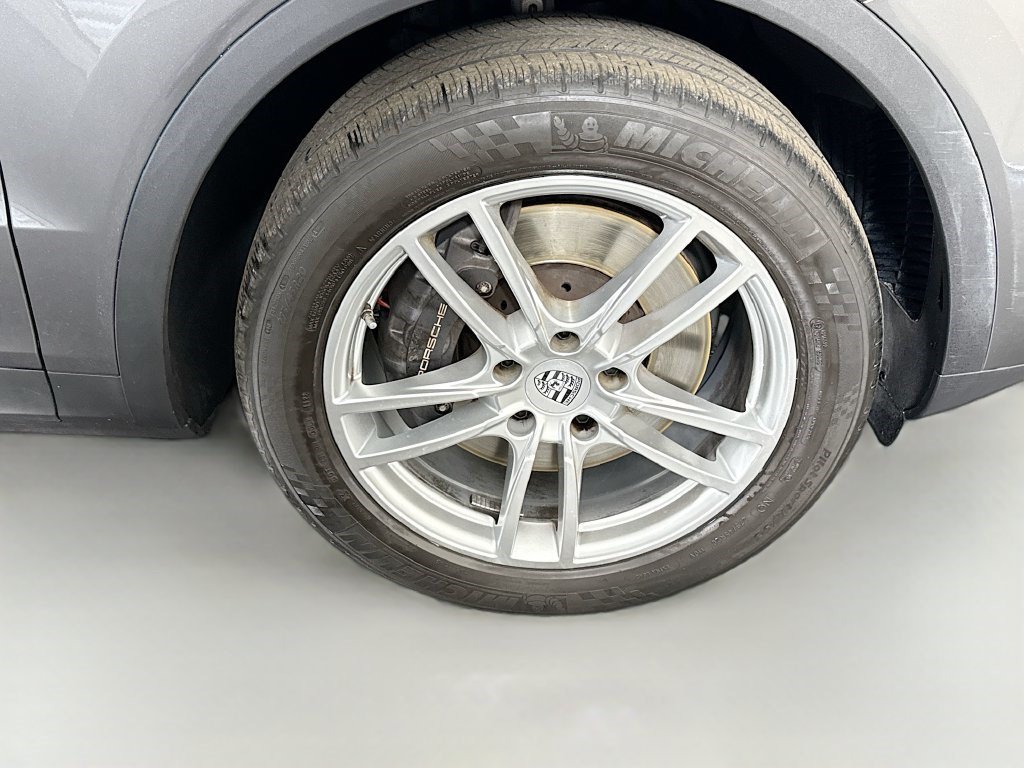 Used 2023 Porsche Cayenne AWD/4WD image 30
