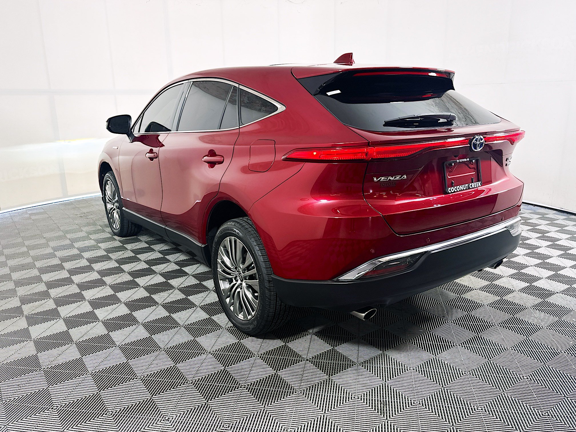 Used 2021 Toyota Venza Limited AWD/4WD image 5