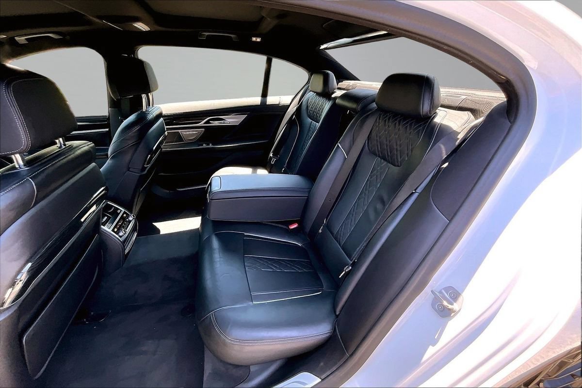 Used 2021 BMW 750i xDrive w/ M Sport Package AWD/4WD image 17