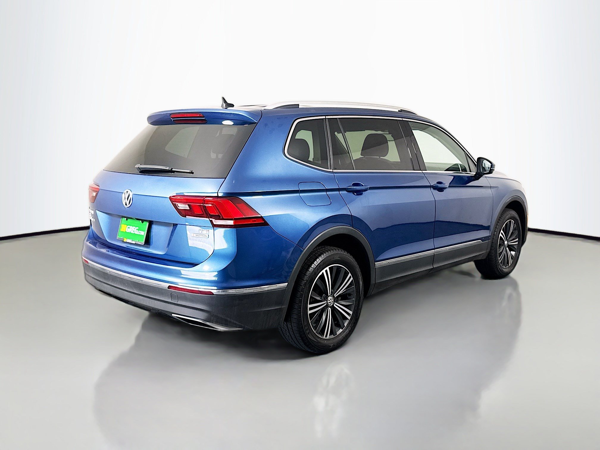 Used 2018 Volkswagen Tiguan SEL AWD/4WD image 10
