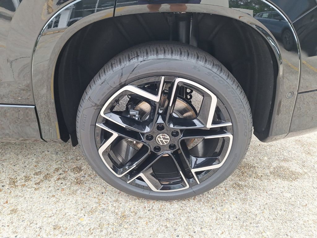New 2026 Volkswagen Tiguan SEL R-Line image 25