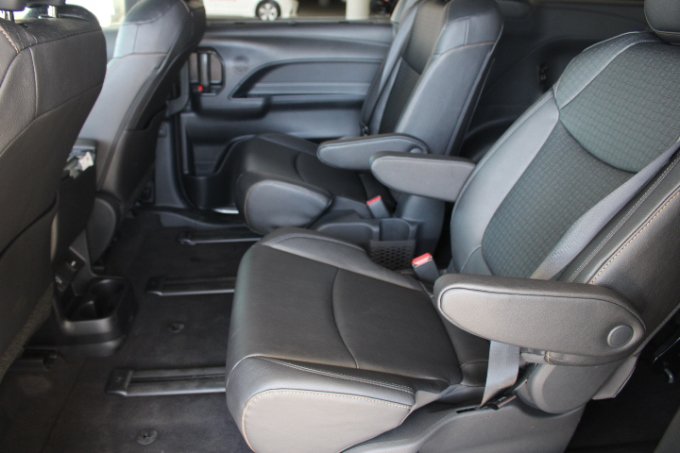New 2026 Toyota Sienna XLE Woodland Edition AWD/4WD image 15
