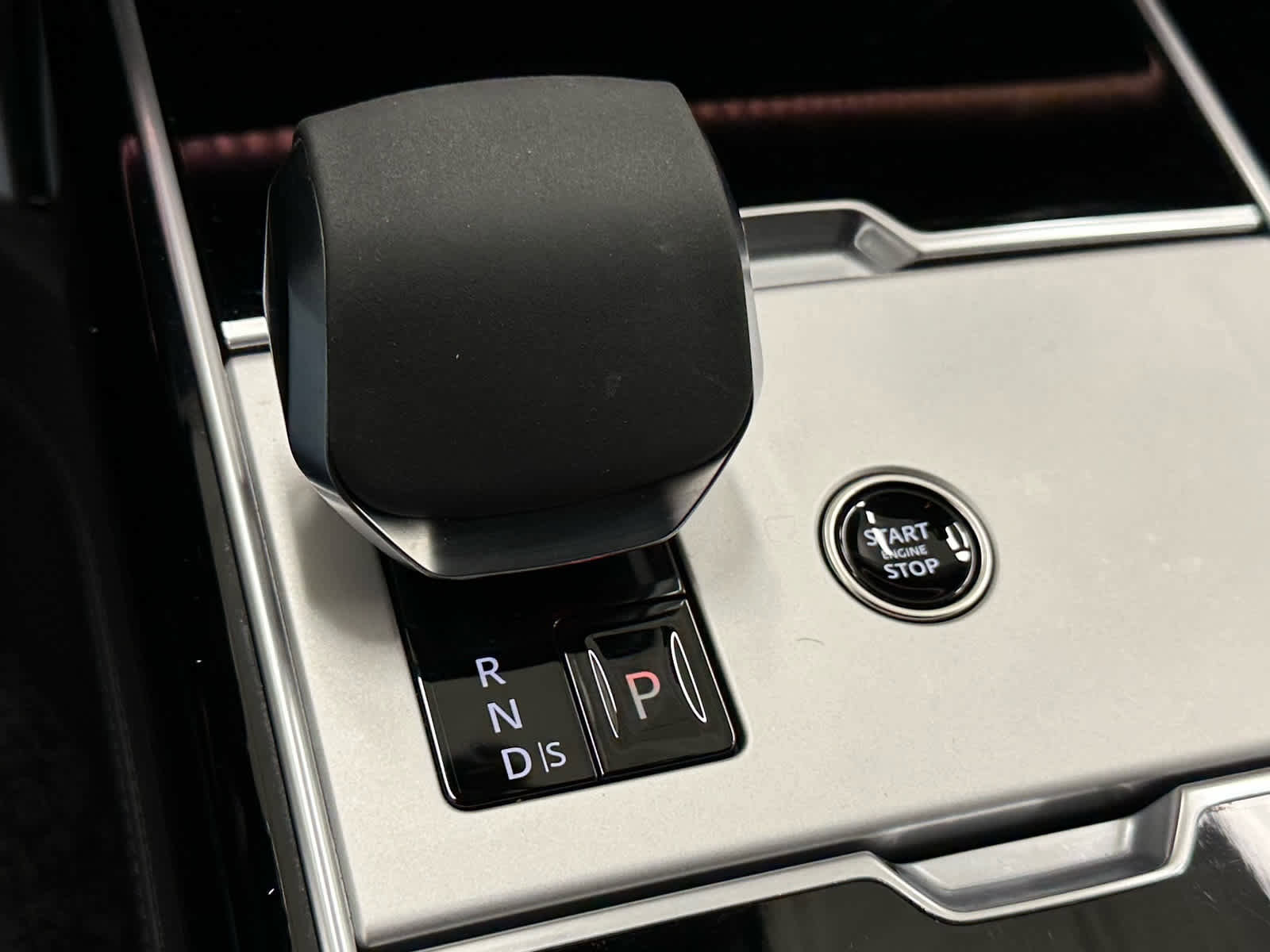 Used 2025 Land Rover Range Rover Long Wheelbase SE image 31