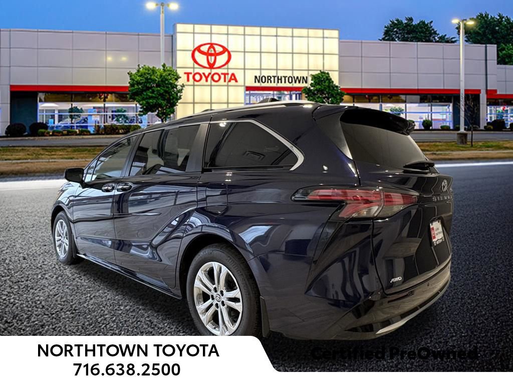 Used 2023 Toyota Sienna Platinum AWD/4WD image 3