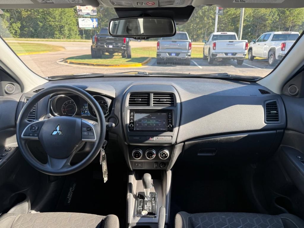 Used 2024 Mitsubishi Outlander Sport ES AWD/4WD image 3