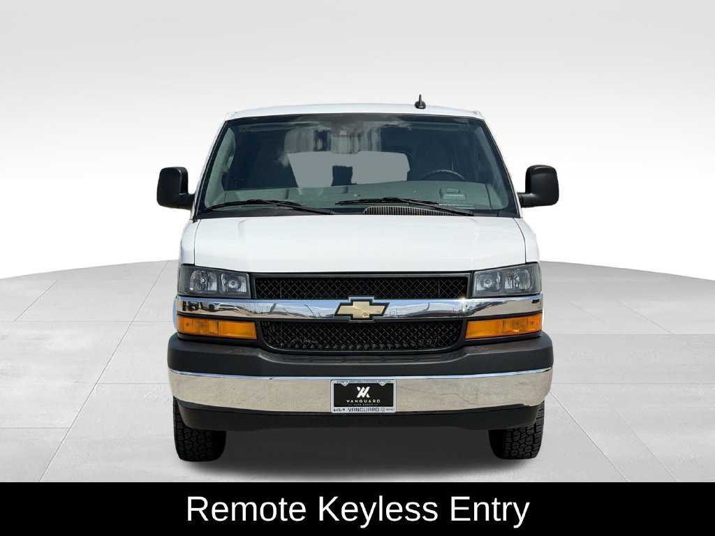 Used 2025 Chevrolet Express 3500 LT w/ LT Preferred Equipment Group RWD image 3