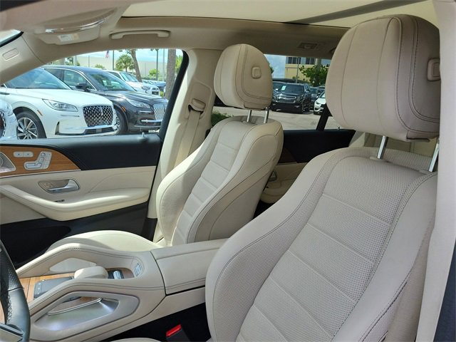 Used 2024 Mercedes-Benz GLS 580 4MATIC image 11