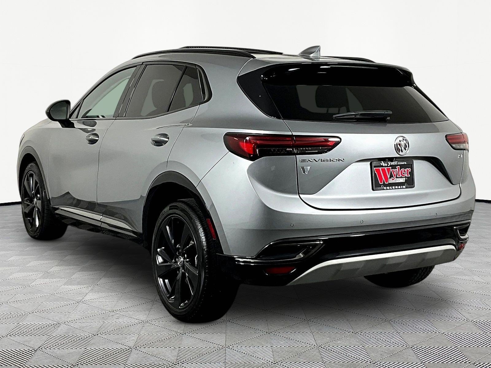 Used 2023 Buick Envision Essence w/ Sport Touring Package FWD image 4
