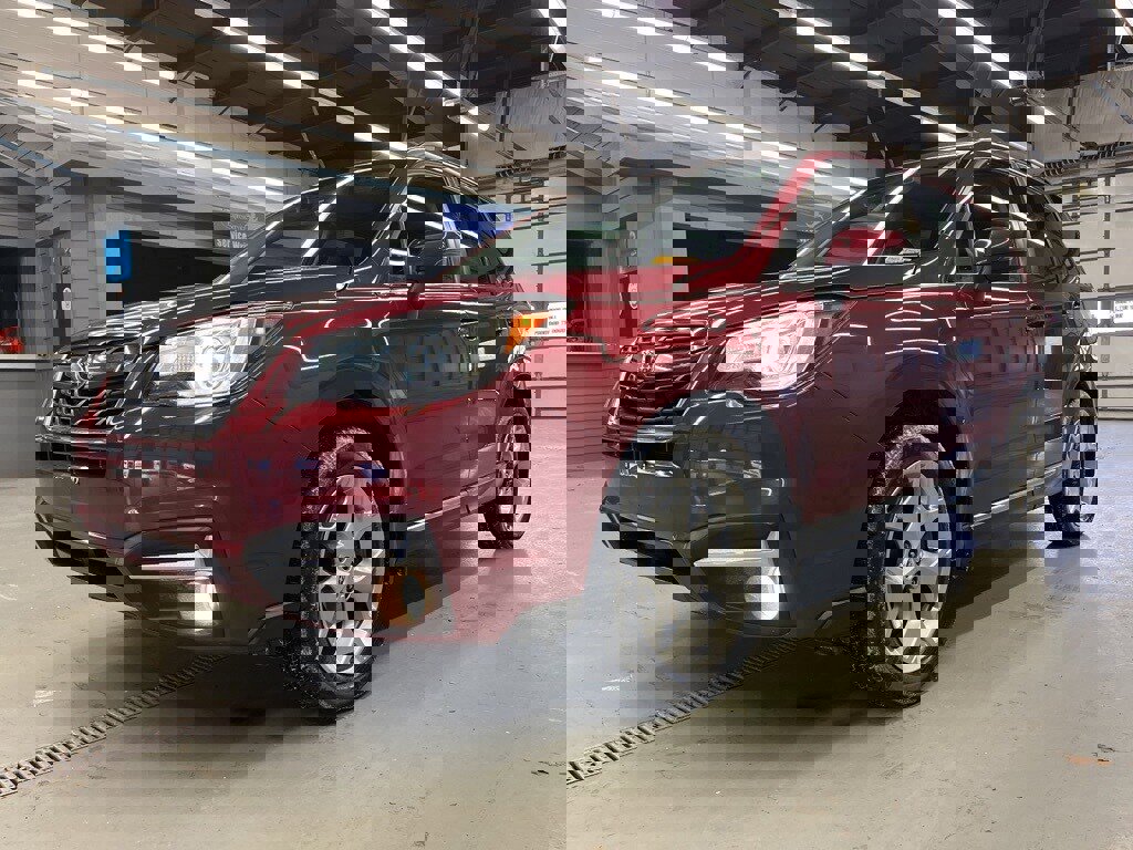 Used 2017 Subaru Forester 2.5i Touring image 3