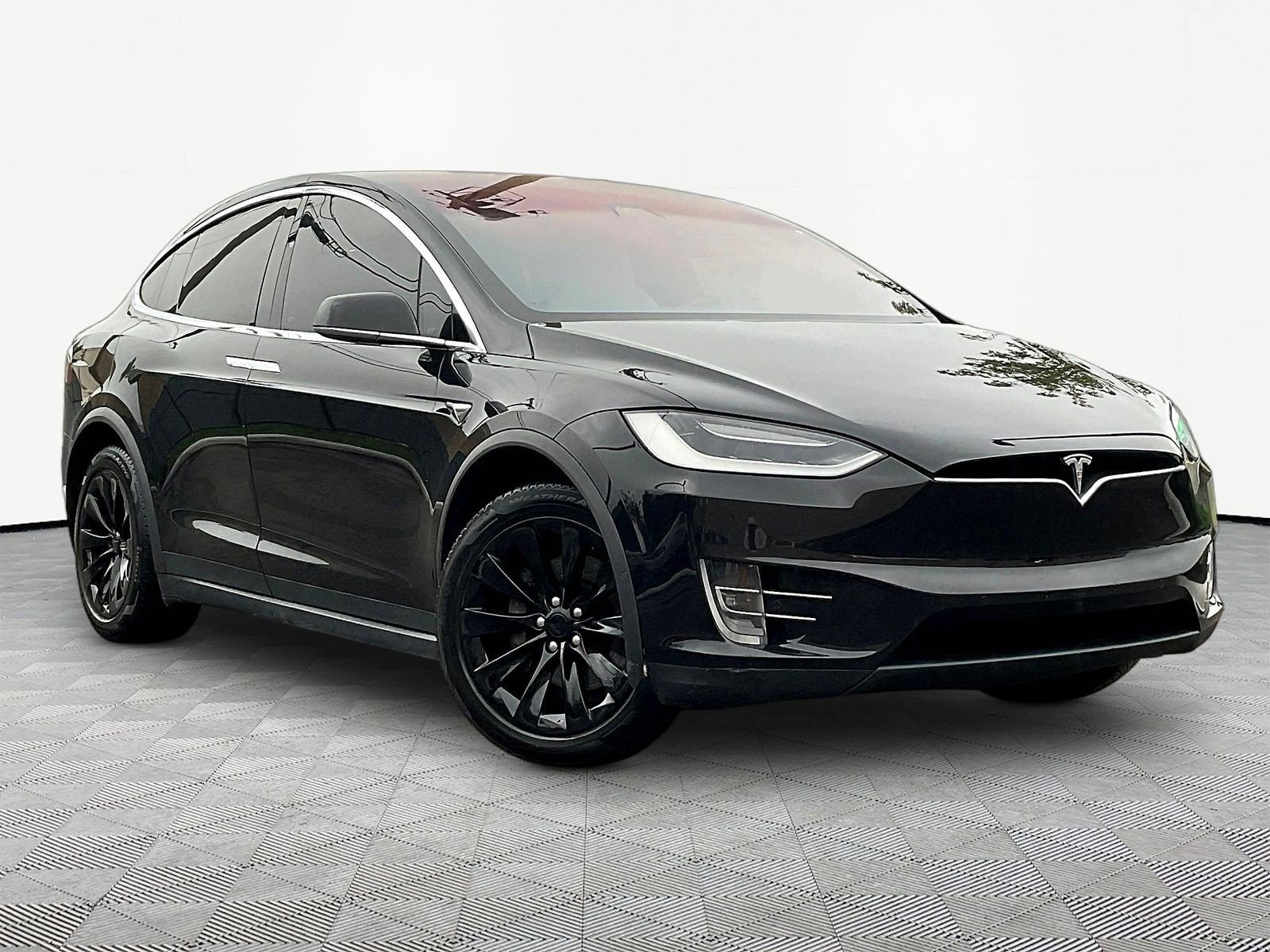 Used 2017 Tesla Model X 90D AWD/4WD image 3