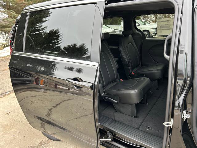 New 2026 Chrysler Pacifica Select AWD/4WD image 20