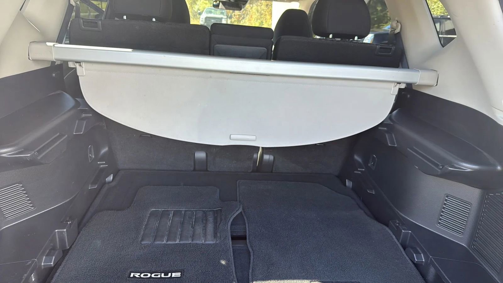 Used 2020 Nissan Rogue SV image 54