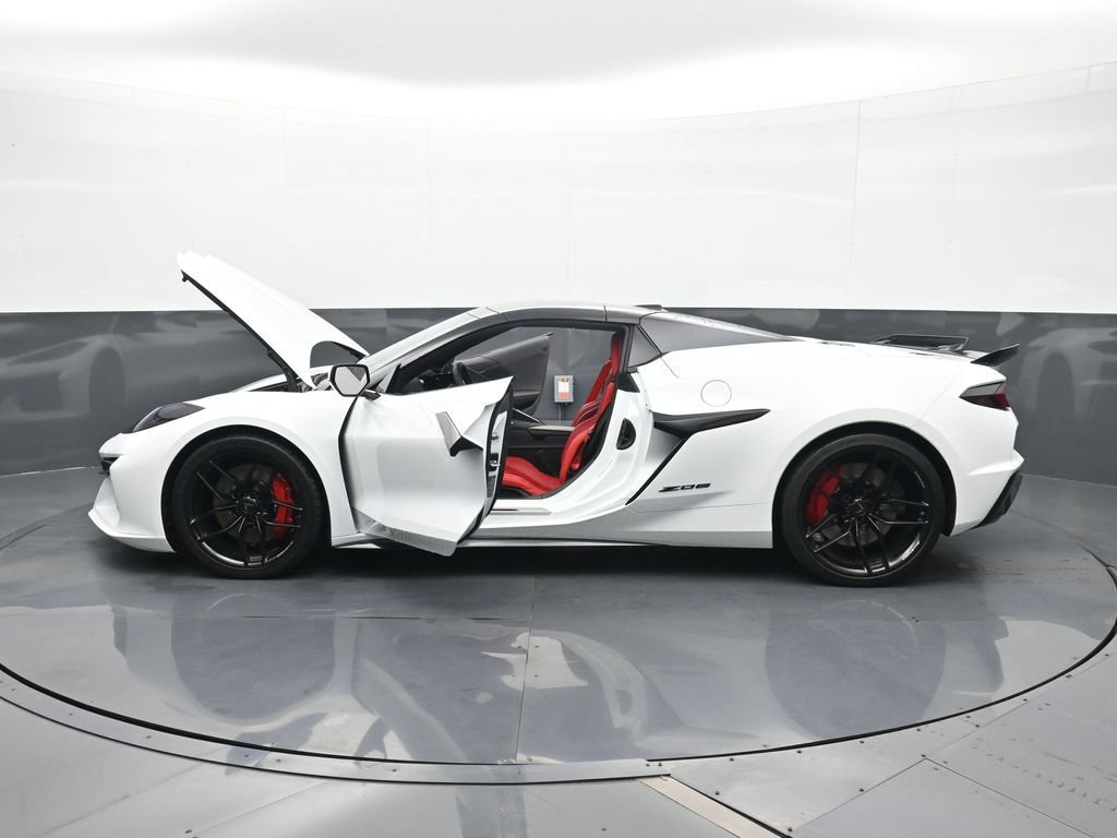 Used 2025 Chevrolet Corvette Z06 RWD image 24