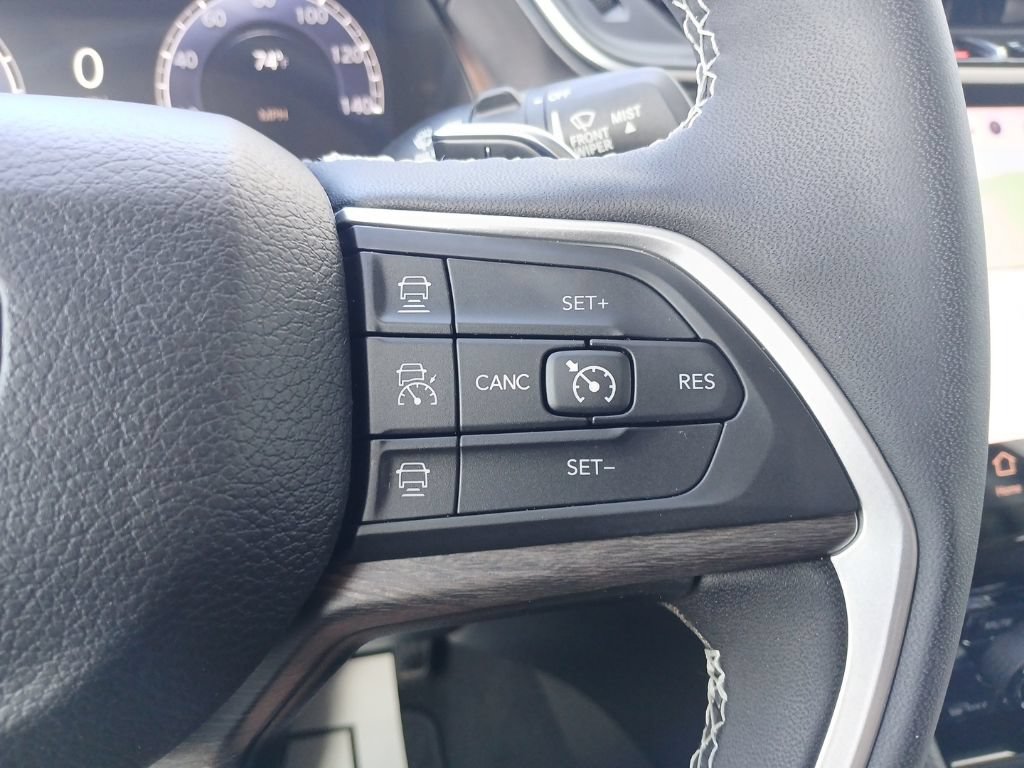 Used 2023 Jeep Grand Cherokee Limited w/ Luxury Tech Group II AWD/4WD image 23