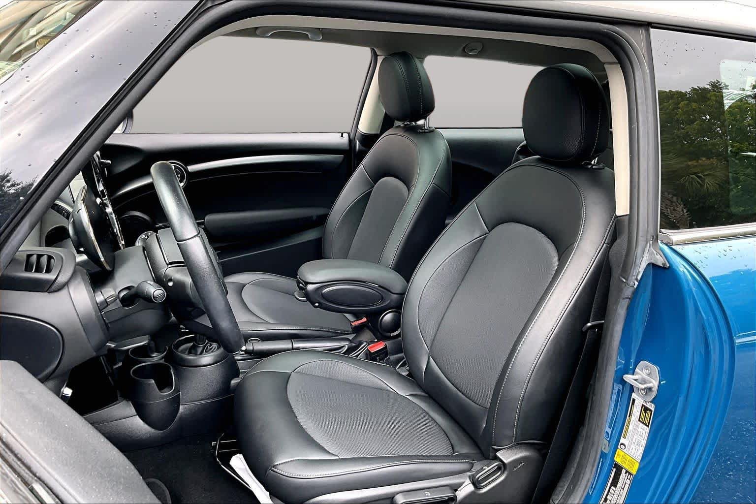 Used 2022 MINI Cooper 2-Door Hardtop FWD image 7