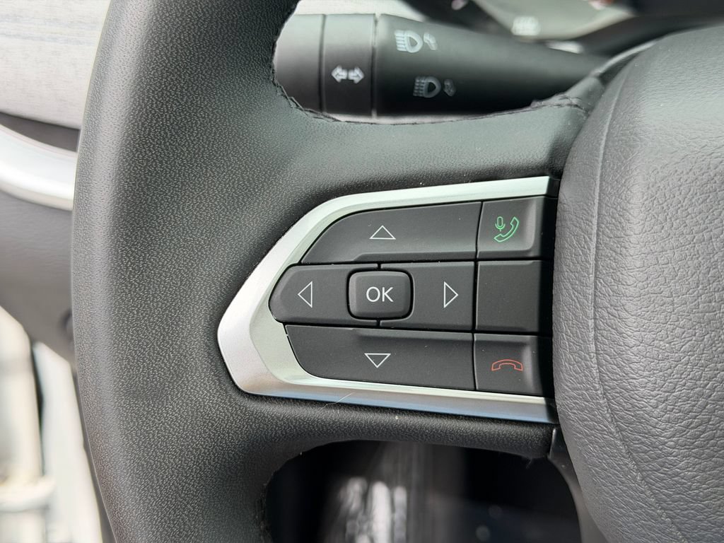 Used 2025 Jeep Compass Latitude w/ Sun & Sound Group AWD/4WD image 26