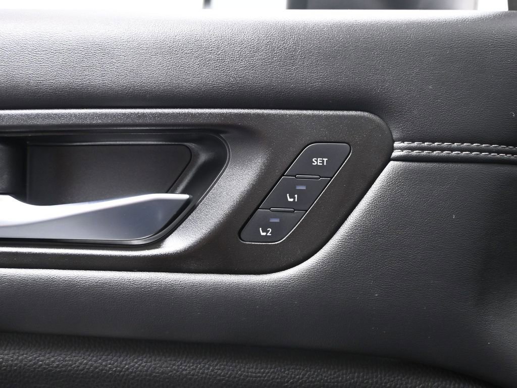 Used 2022 Nissan Pathfinder Platinum w/ Cargo Package image 16